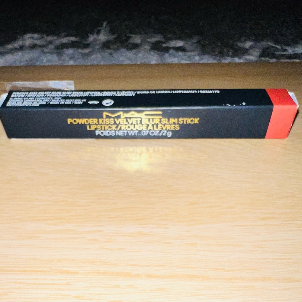MAC Cosmetics: Sweet Cinnamon Powder Kiss Velvet Blur Slim Stick.